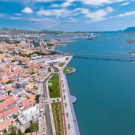 - A Due Passi Dal Lungomare E Centro Citta Apartment